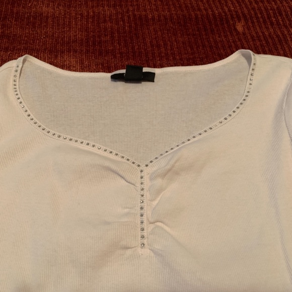 White Heart Neckline 3/4 Sleeve Shirt - Picture 4 of 5